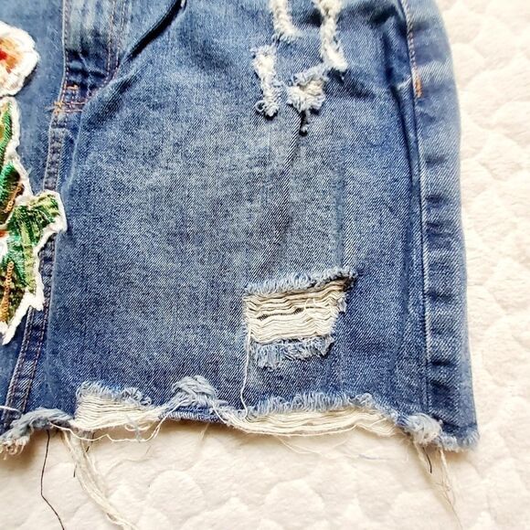 Zara denim skirt distressed floral applique grunge - Picture 4 of 8